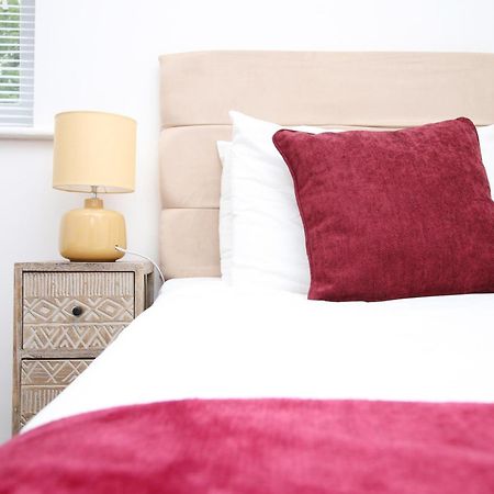 2Bedroom Home- Free Parking, Wi-Fi & Patio- Available For Long Or Short Term Bristol Kültér fotó