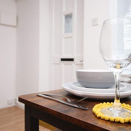 2Bedroom Home- Free Parking, Wi-Fi & Patio- Available For Long Or Short Term Bristol Kültér fotó