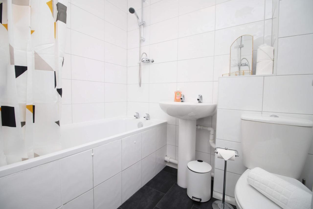 2Bedroom Home- Free Parking, Wi-Fi & Patio- Available For Long Or Short Term Bristol Kültér fotó