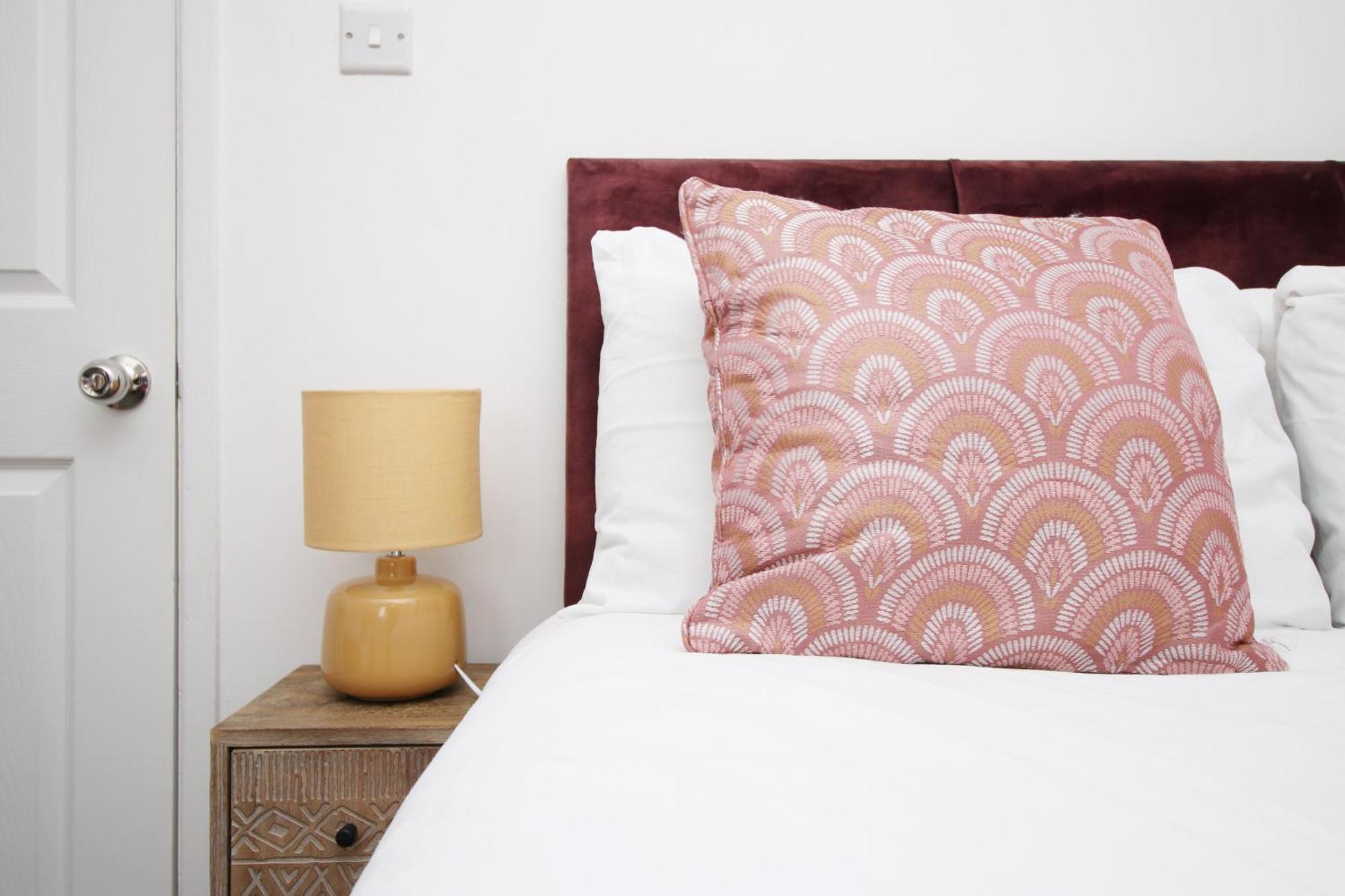 2Bedroom Home- Free Parking, Wi-Fi & Patio- Available For Long Or Short Term Bristol Kültér fotó