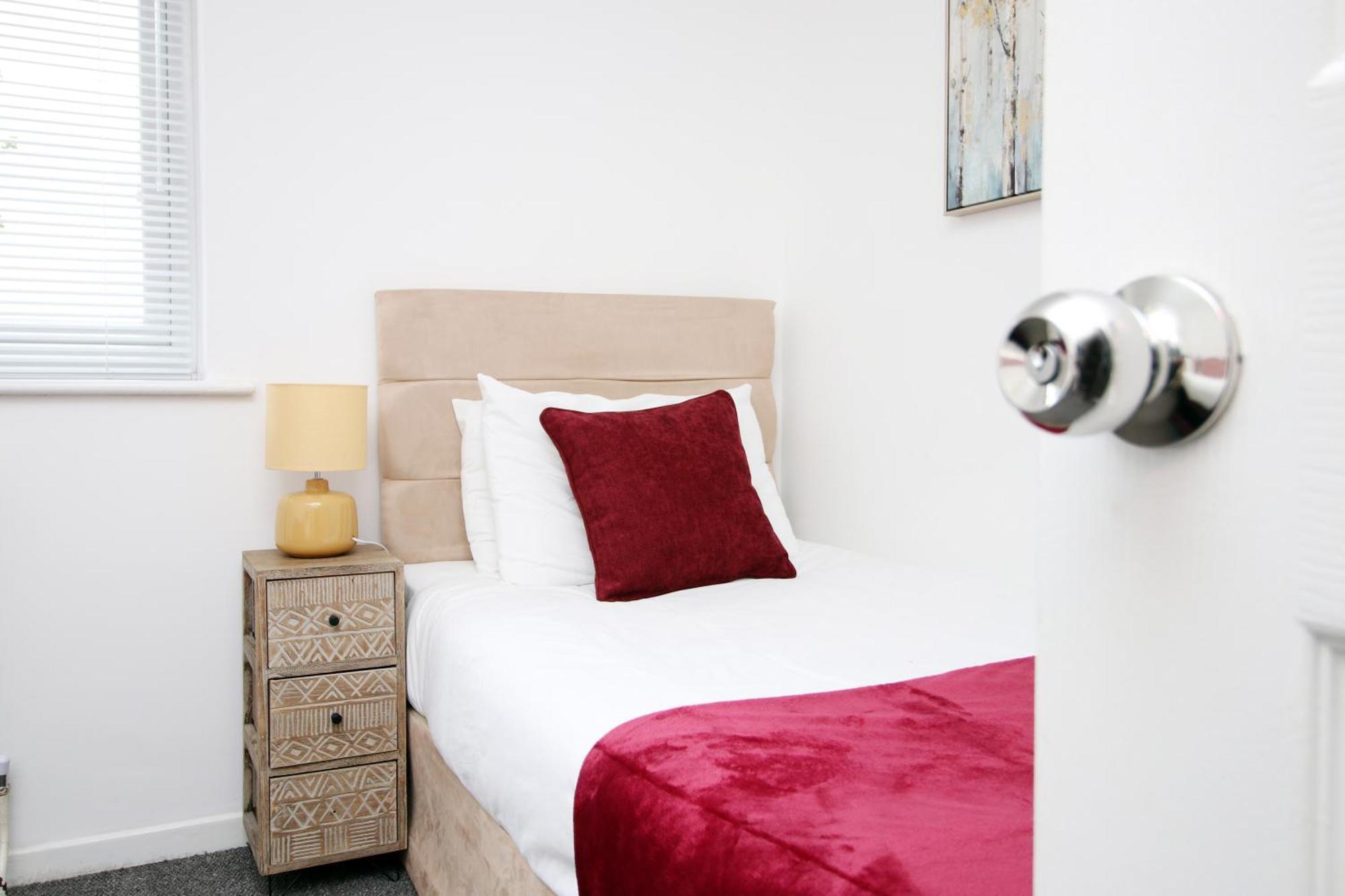 2Bedroom Home- Free Parking, Wi-Fi & Patio- Available For Long Or Short Term Bristol Kültér fotó