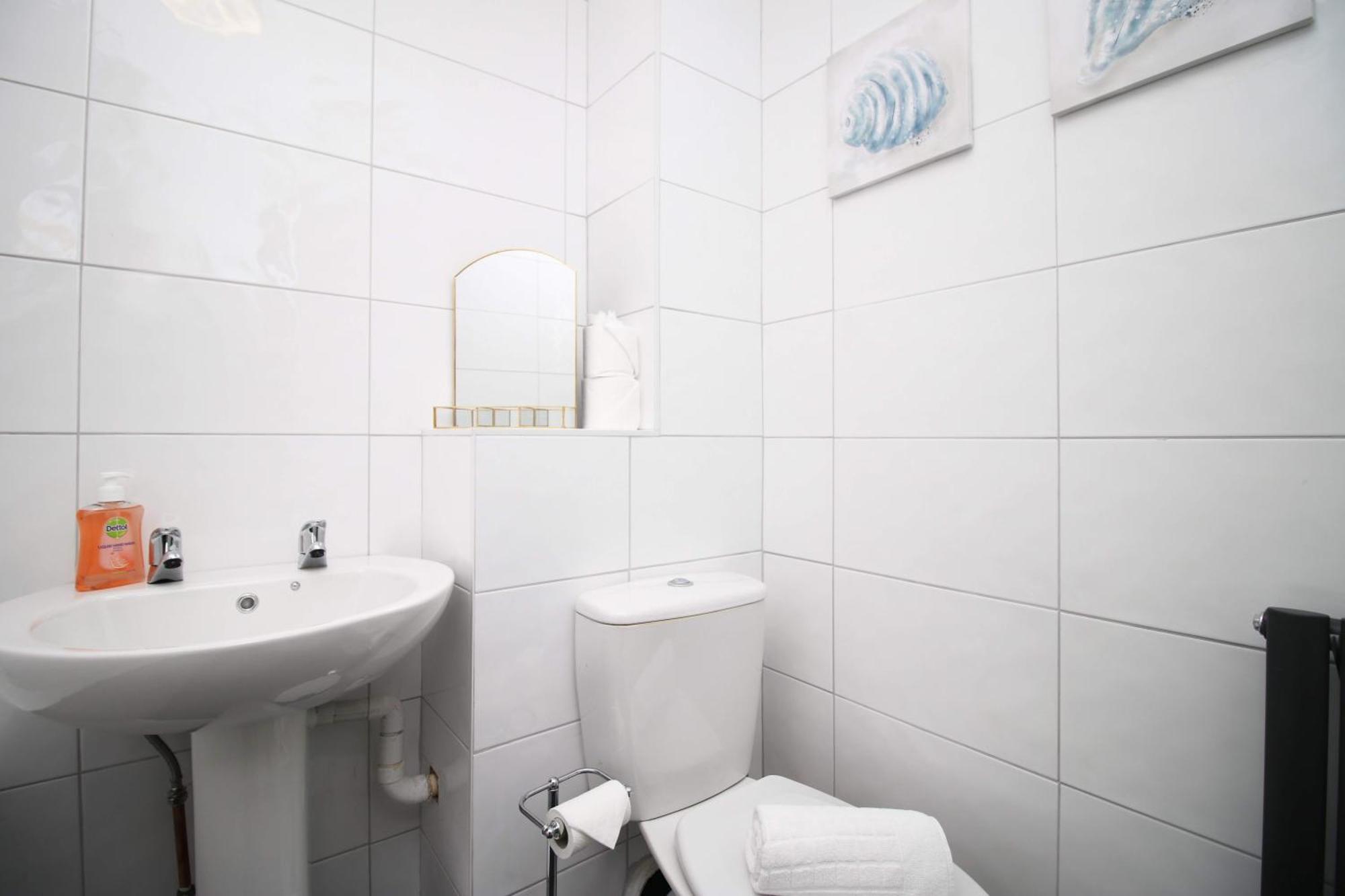 2Bedroom Home- Free Parking, Wi-Fi & Patio- Available For Long Or Short Term Bristol Kültér fotó